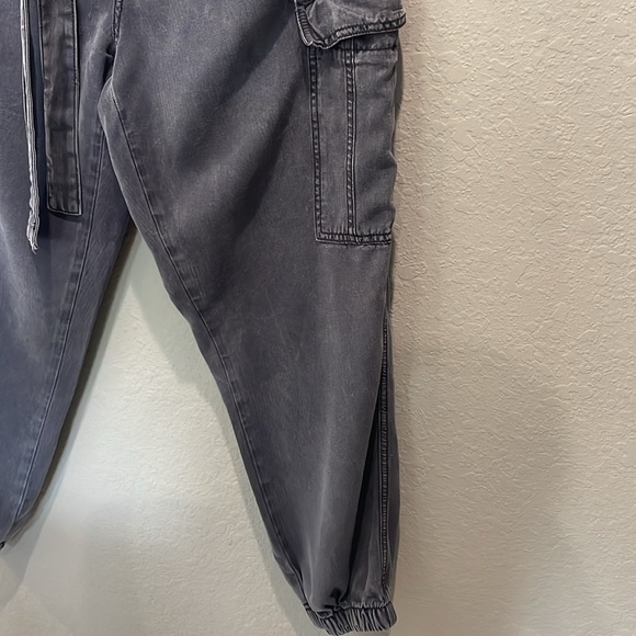 American Eagle high waisted distressed cargo jogger pants with belt - Picture 6 of 12